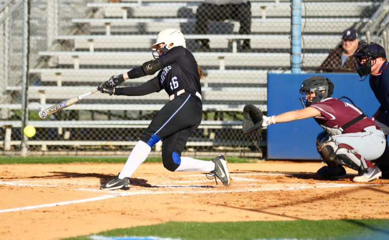 Softball: Blue Raiders take game one behind offense, fall short in game two