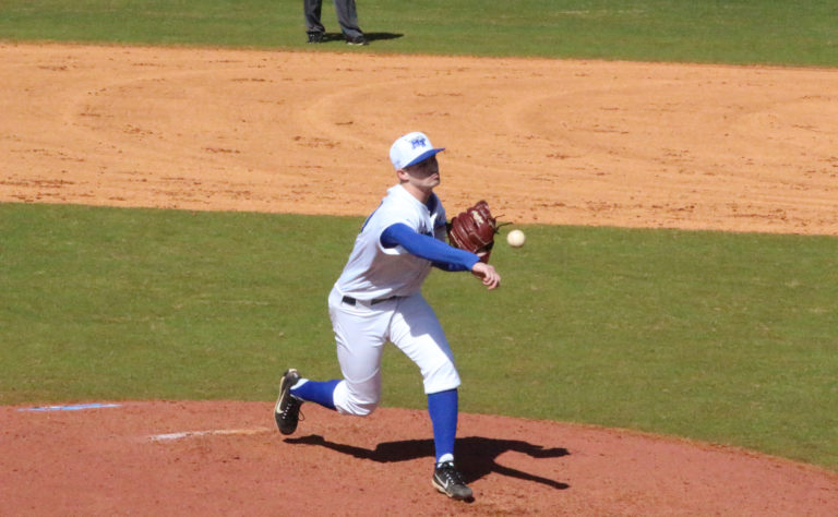 Baseball: Errors in the field, lack of offense lead to 6-4 loss for MTSU