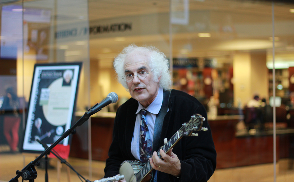 Stephen Wade delivers intimate library performance