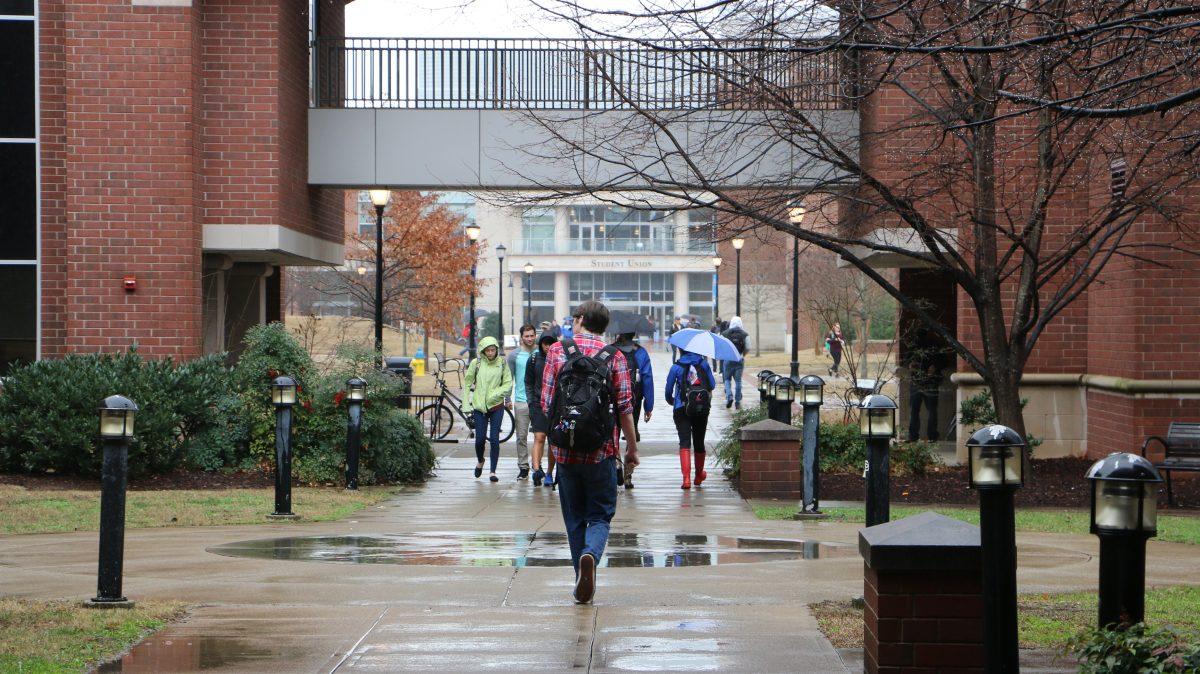 Students walk to the Student Union during the first day of classes on Jan. 17, 2017. (Photo by Andrew Wigdor). 