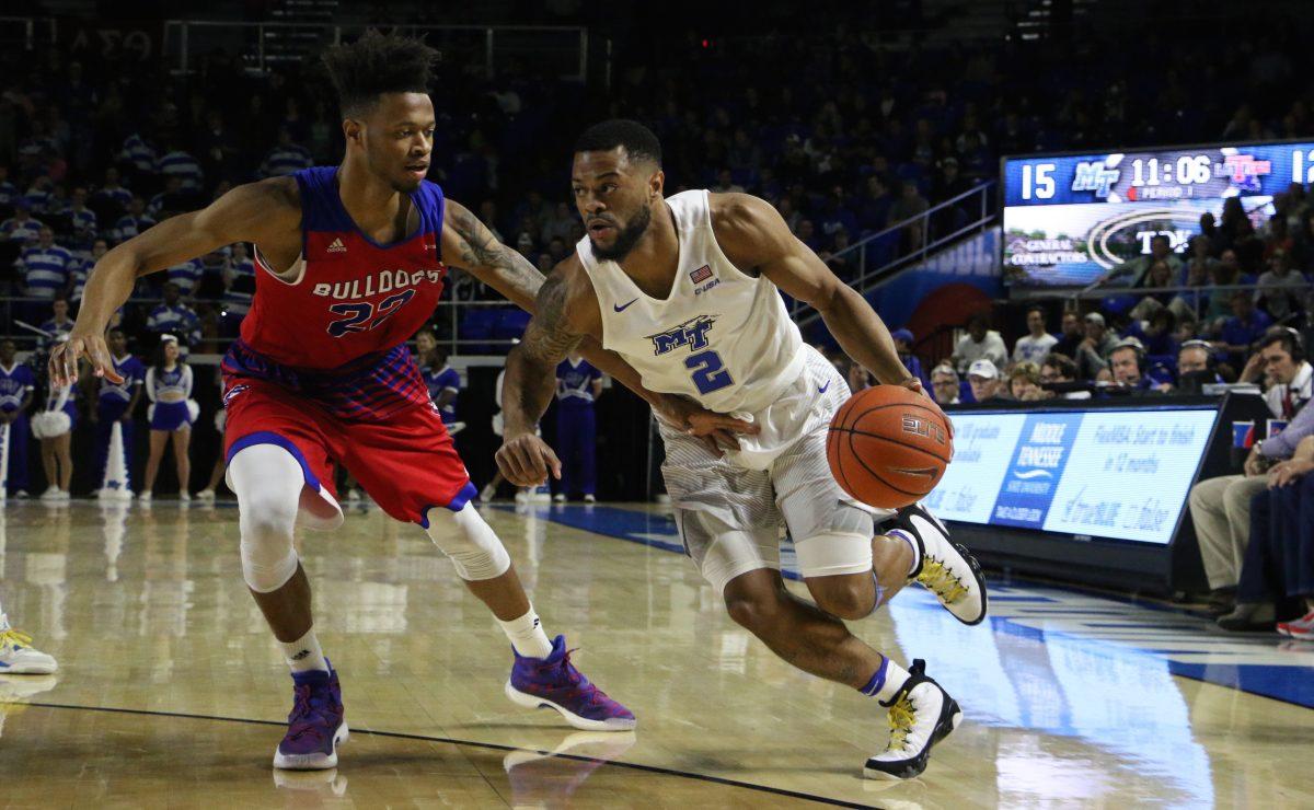 Antwain Johnson drives to the hoop against Louisiana Tech on Jan. 29, 2017. (Photo by Tyler Lamb/Sports Editor)