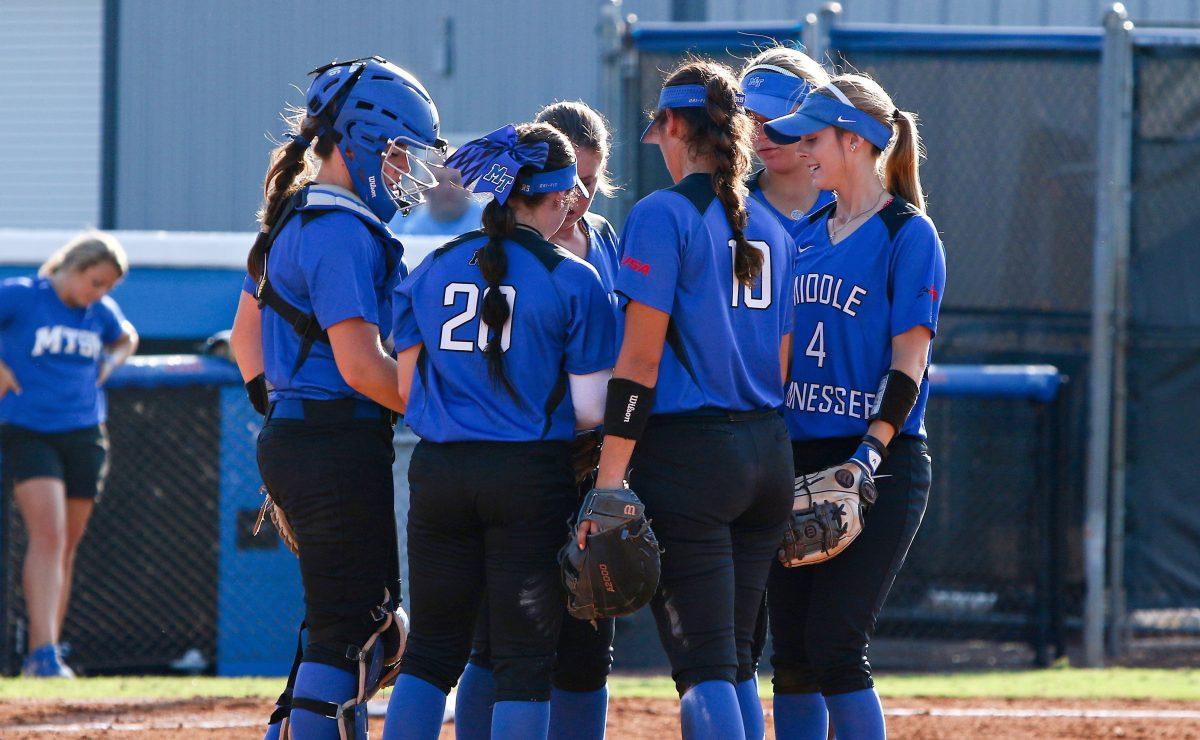 MTSU softball splits games on Saturday