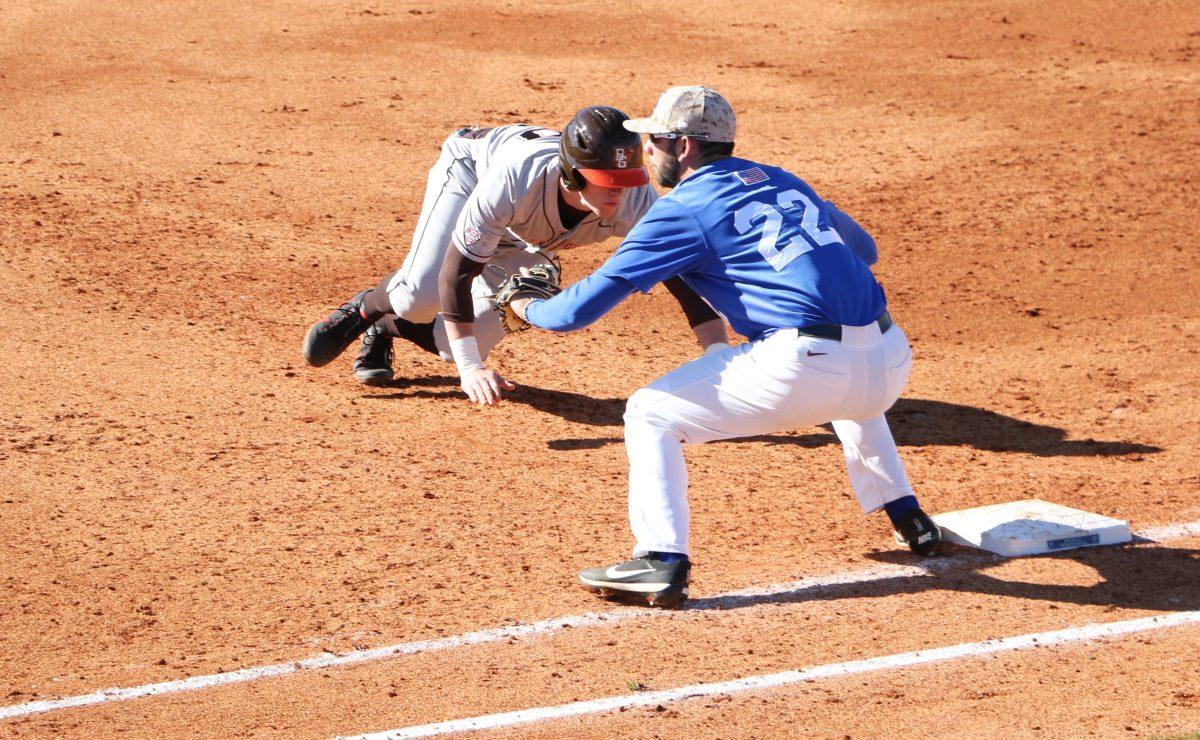 MTSU Kaleb King checks Bowling Green baserunner
(Tyler Lamb/MTSU Sidelines)