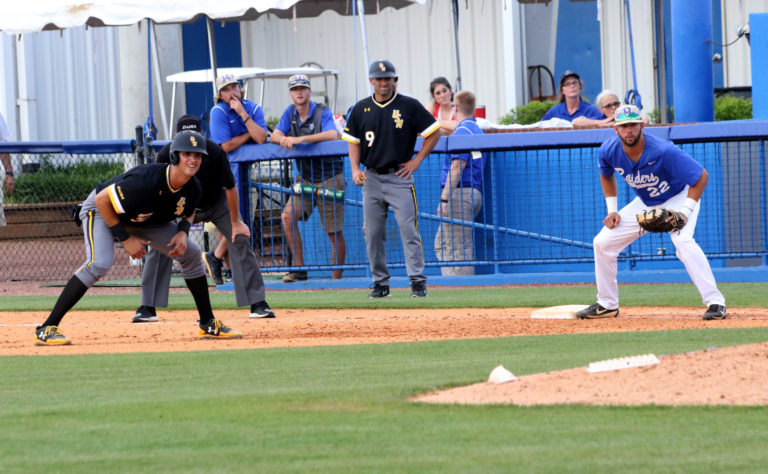 MTSU baseball unable to find stride after two hour rain delay