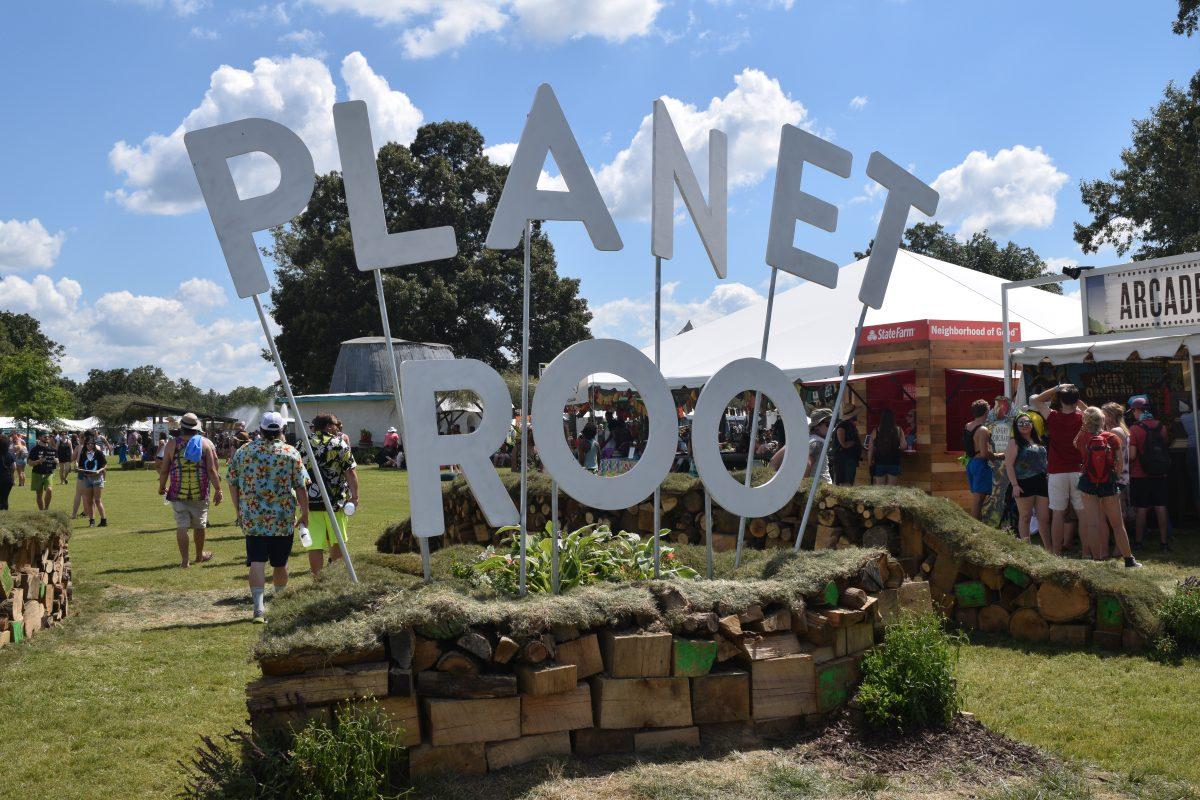 Bonnaroo attendees enter the Planet Roo section on June 8, 2017. (Andrew Wigdor / MTSU Sidelines)