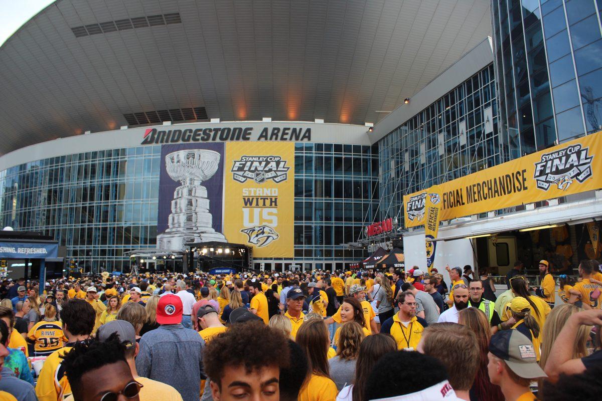 Fans horde the outside of Bridgestone Arena for the Stanley Cup Finals. (Tayhlor Stephenson / Sidelines)