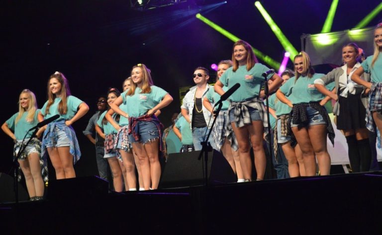Photo gallery: MTSU sorority, fraternity members travel back to ’90s for annual Fight Song competition