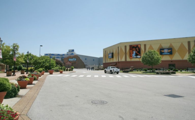 Nashville police respond to shooting at Opry Mills Mall