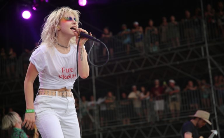 Paramore captivates crowd during Friday performance at Bonnaroo