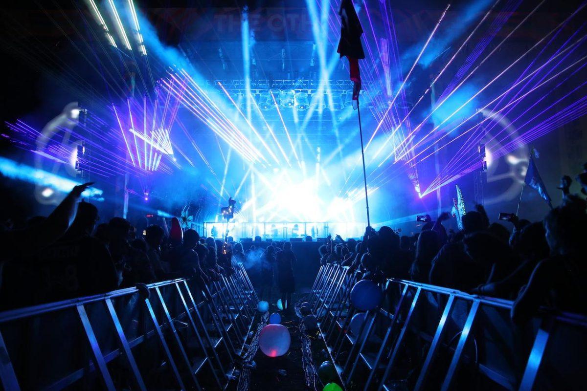 Some of the attendees try to grab the lasers produced during Robinson's show at Bonnaroo on June 9, 2018. Victoria Leuang / MTSU Seigenthaler News Service)

