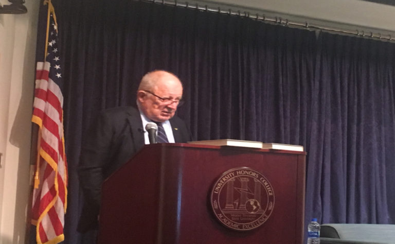 Renowned lawyer F. Lee Bailey visits MTSU, weighs in on courtroom experiences