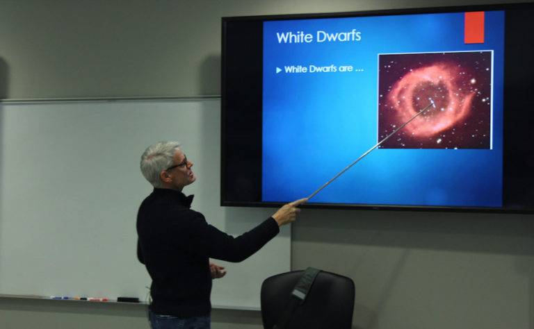 Astronomy professor hosts lecture on dwarf stars during Friday Night Star Party