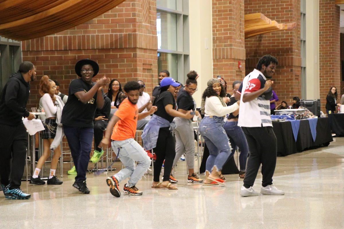 Tommy Cobb and Kinny “Kashflow’s” performance got some of the audience off their chairs and on the floor to dance along their song. Both participants and audience members joined in a slow dance in Murfreesboro, Tenn., on Friday, Sept. 20, 2019 (MTSU Sidelines / Sergio Pacheco)