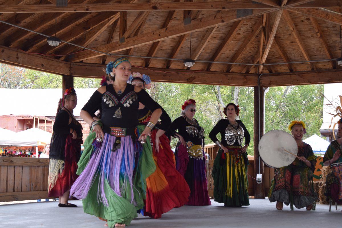 The Bohemian Sisters begin their performance on on Saturday, October 19, 2019. (Reana Gibson/ MTSU Sidelines)