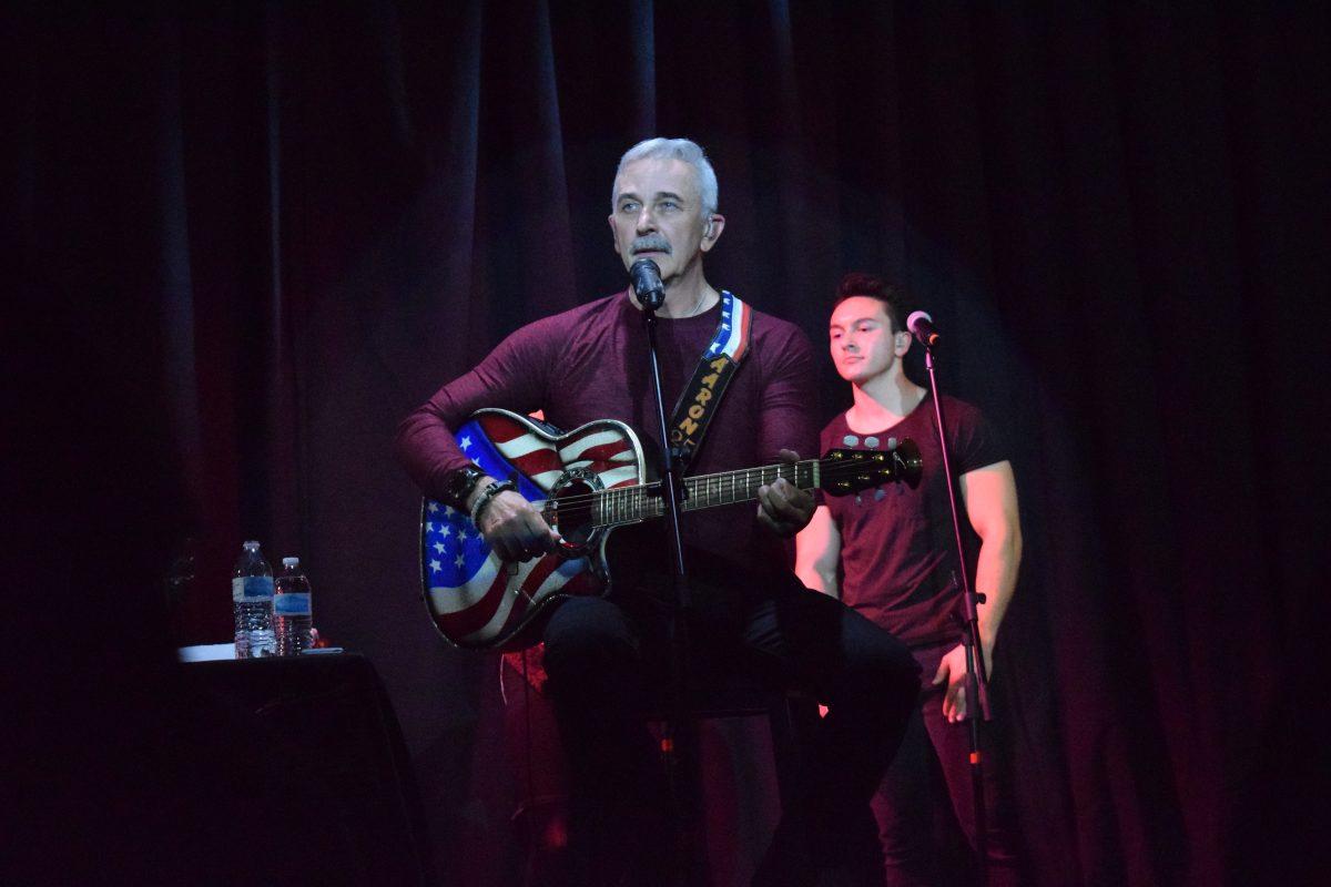 Aaron Tippin shows the crowd he's still got it at Ridenour Rehearsal Studios