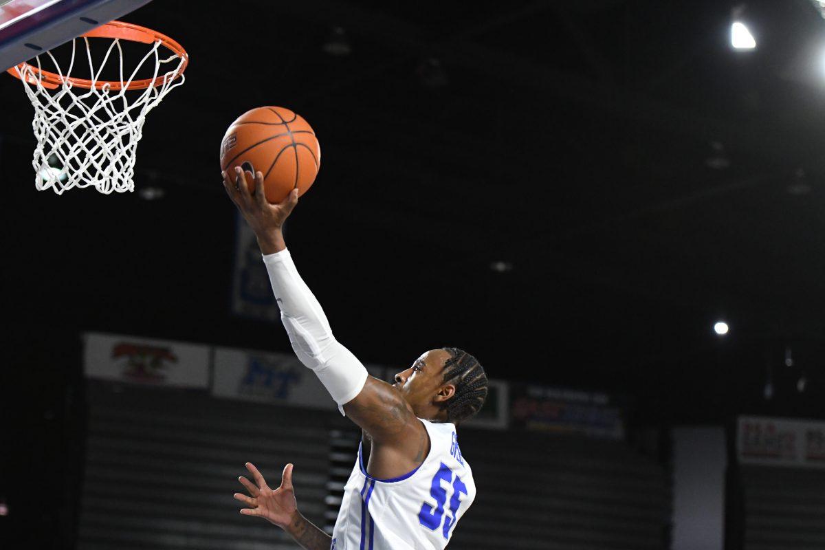 Men's Basketball: Wild rally falls short in MTSU loss to Charlotte 68-62