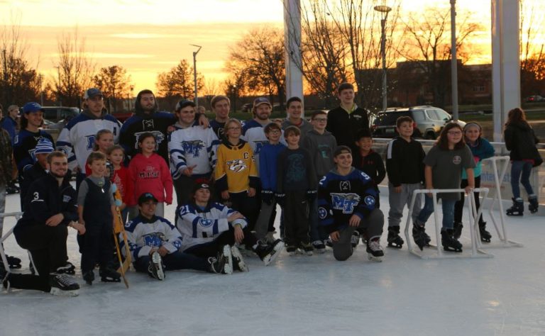MTSU hockey team spends time with families at Murfreesboro winterfest
