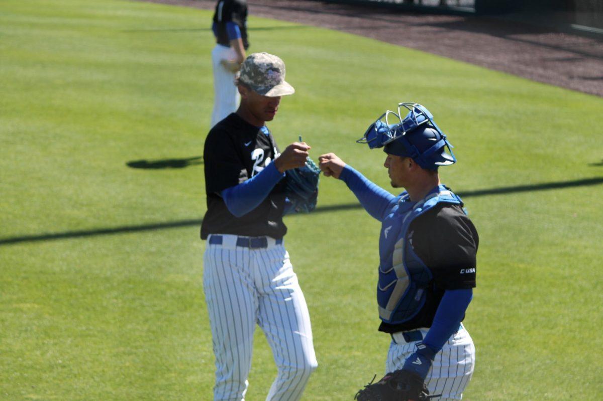 Mason Speirs and Eriq Swan get ready for their matchup with Auburn. (Will Carter / Sports Editor) 