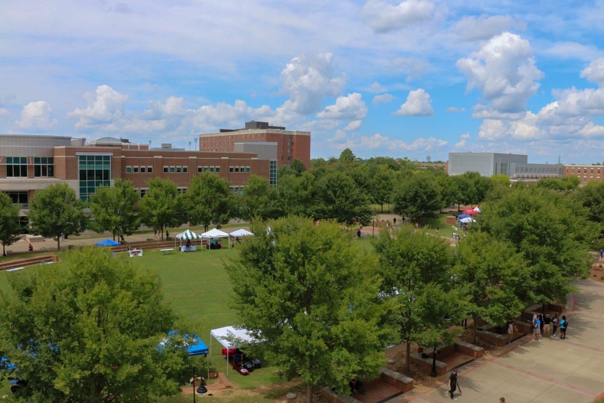 With over twenty unique booths, the businesses of Murfreesboro have come out to show the MTSU community what they have to offer. From local restaurants, to banks, and so much more, Murfreesboro businesses seek to form a relationship with the thriving college populace. 