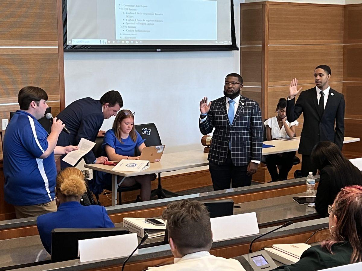 From left to right, Attorney General Nicolas Morgan swears in Chief of Staff Michai Mosby and Events Director Jasper Sanders at the first meeting of SGA's 85th Congress. (Photo by Matthew Giffin)