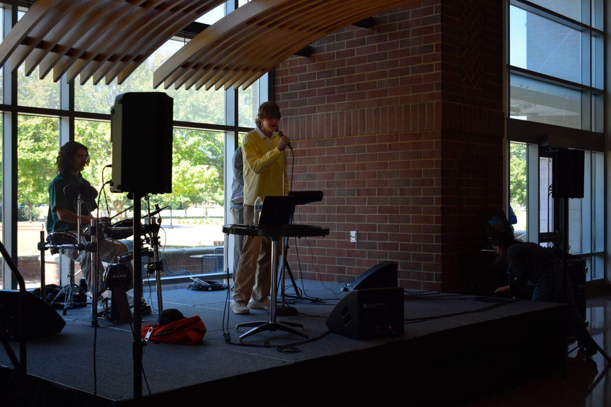 Live at Lunch features a new student artist every Monday during the lunch hour. (Photo by Lauren Harwood.)