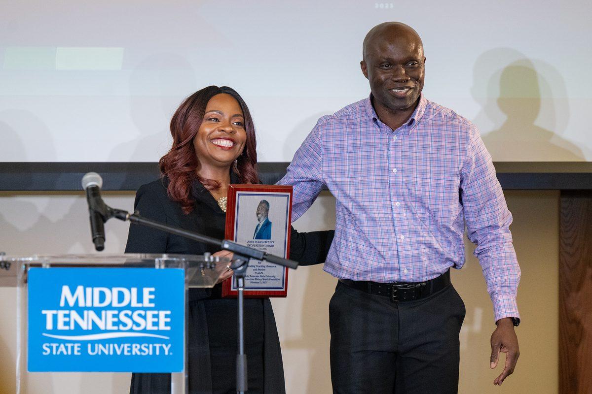 Andrew Owusu, Ph.D., presents the award to Dr. Chandra Story. (MTSU Photo by Cat Curtis Murphy)