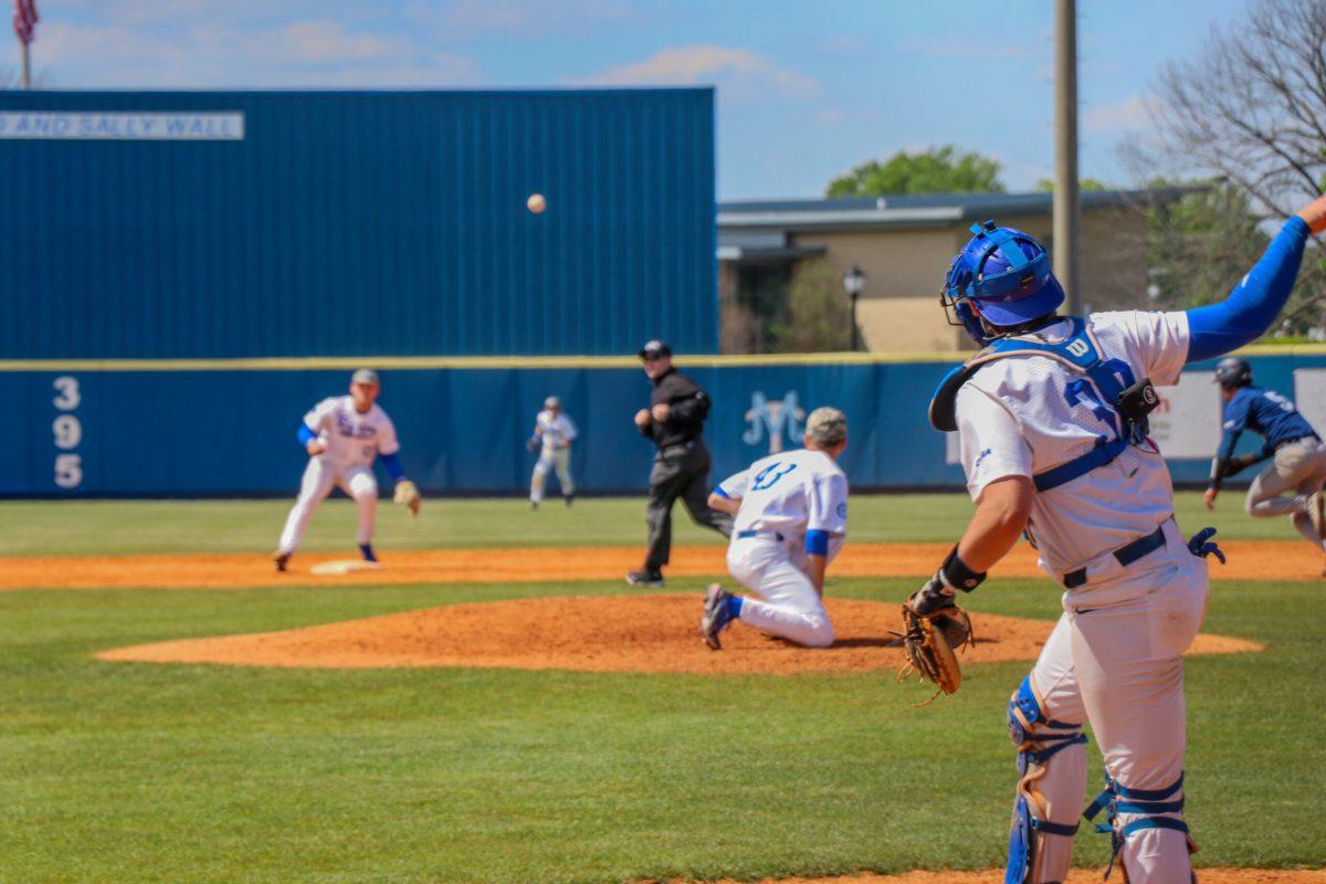 MTSU baseball attempts to throw out a runner trying to steal second base. (Photo by Ryan Loftis)