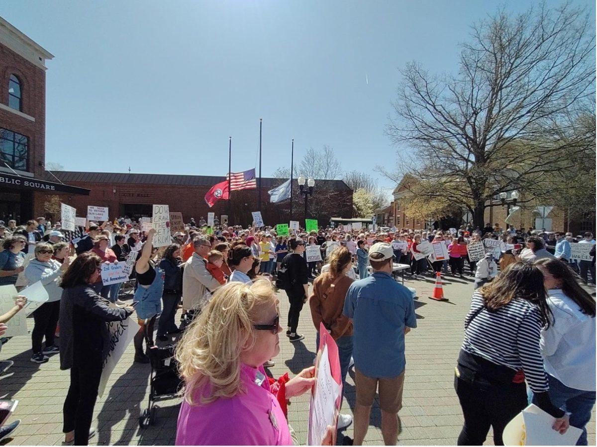 Demonstrators rally for strengthened gun laws on the Franklin Public Square. (Photo by Ethan Schmidt)