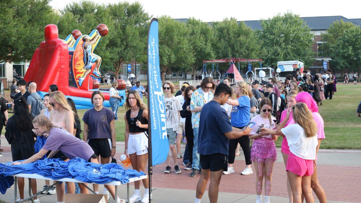 Students lining up for Crash the Commons. (Photo by Marshal Clemmer)