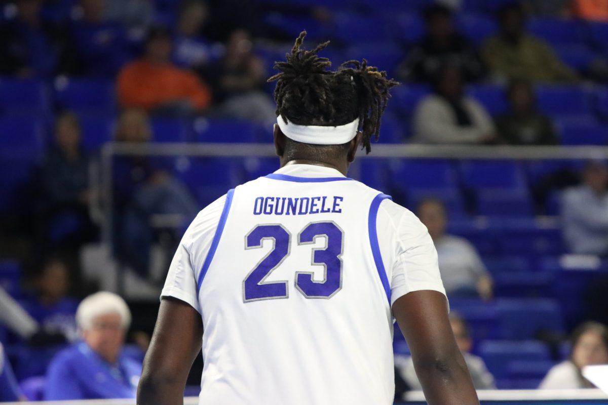 Josh Ogundele checks into the game. (Photo by Savion Davis)