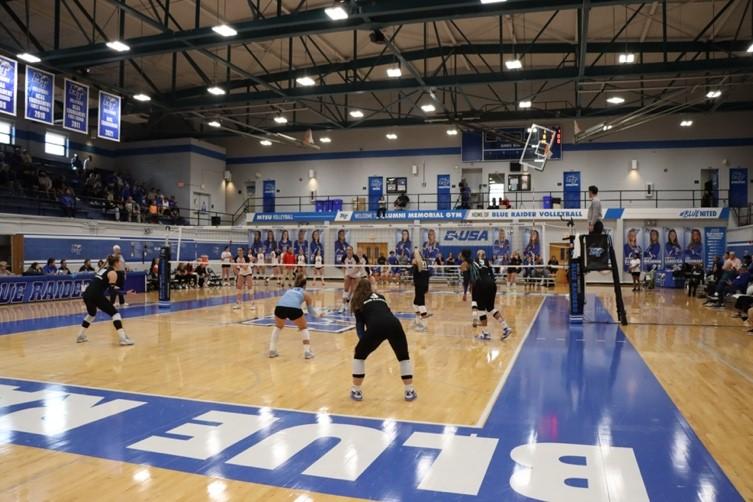 MTSU volleyball prepares to play a game against Western Kentucky. (Photo by Savion Davis)