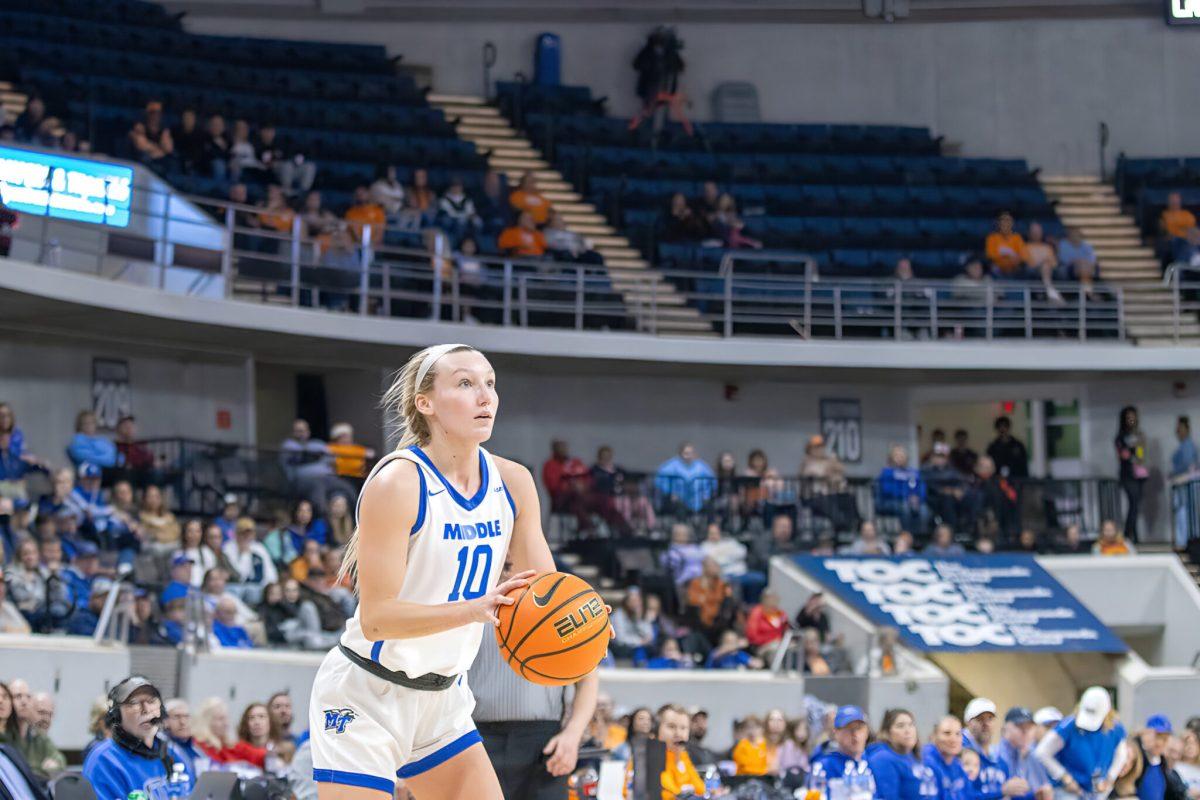 Jalynn Gregory shotos a 3-pointer against Tennessee. (Photo by Khori Williams)