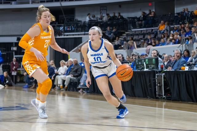 Jalynn Gregory attacks the basket against Tennessee. (Photo by Khori Williams)