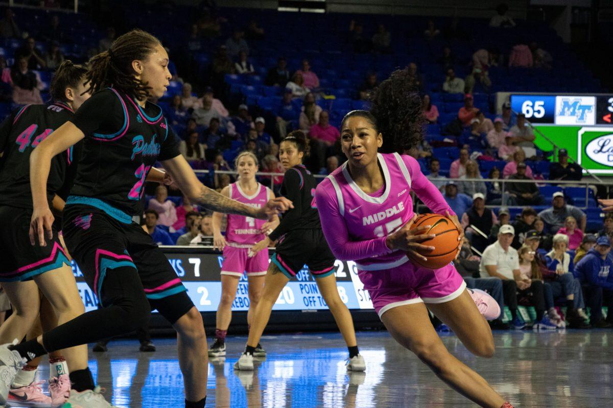 Ta'Mia Scott drives the ball for a layup against FIU. (Photo by Preston Todd)