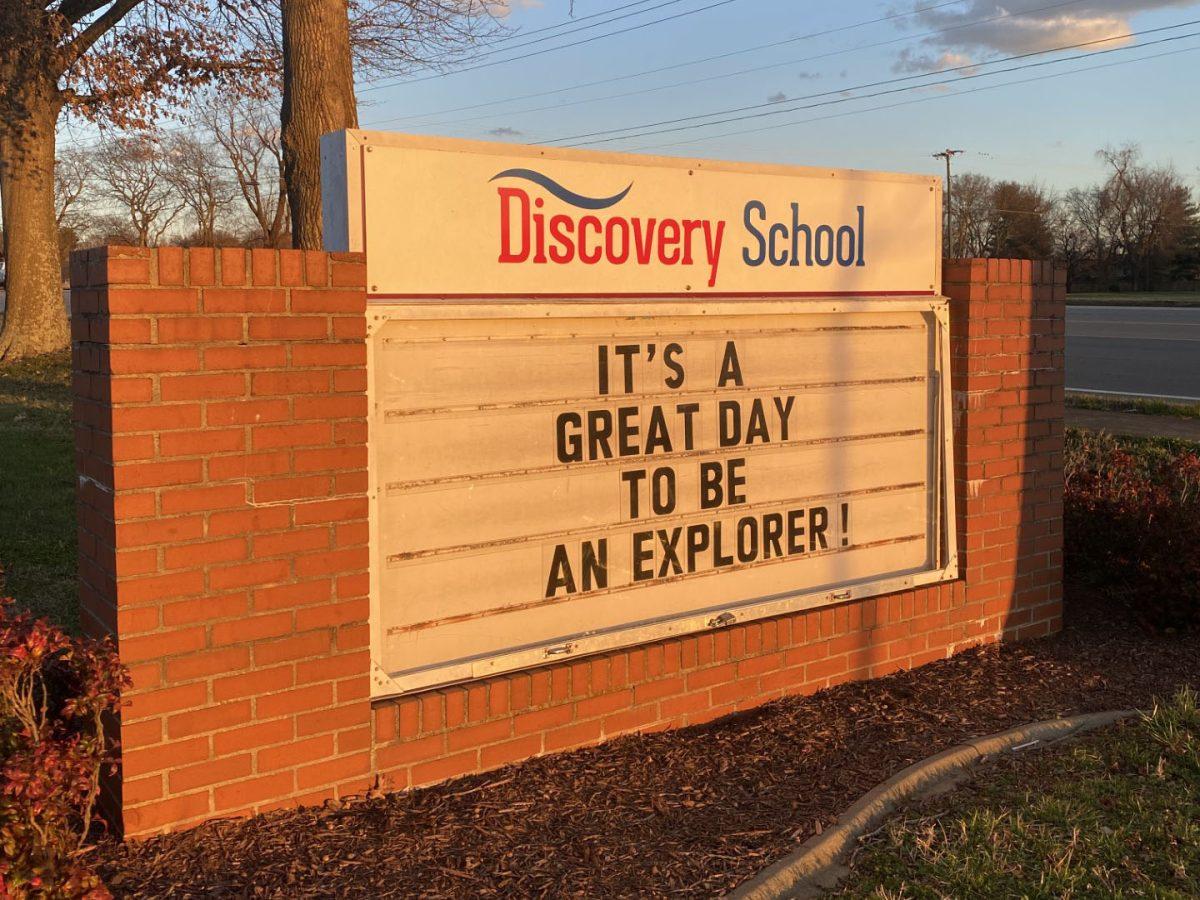 Discovery School sign (taken by Bailey Brantingham)