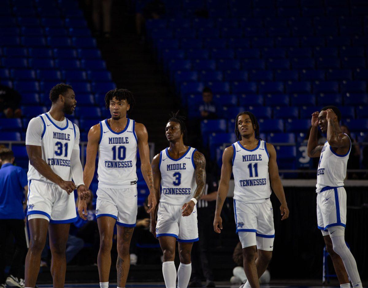 Jared Coleman-Jones, Elias King, Jestin Porter, Tre Green and Justin Bufford gather on the court. (Photo by Preston Todd)