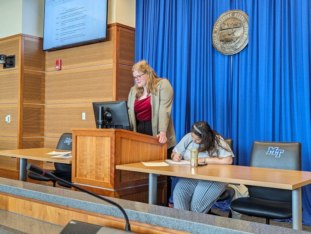 Sen. Jenene Grover, a sponsor of the bill, introduces the resolution to MTSU's Student Government Association.