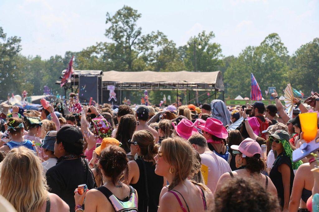 Chappell Roan's fans (AKA the Pink Pony Club) dance into Bonnaroo