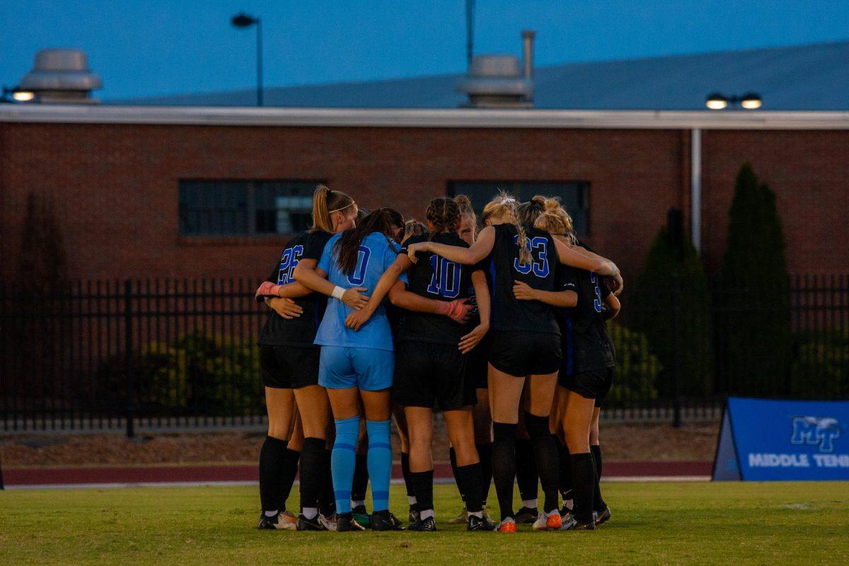 MTSU Soccer huddles together (Paige Mast 08-29-2024)