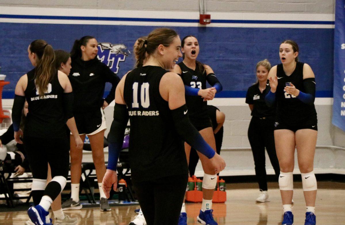 MTSU volleyball celebrates a point (Ephraim Rodenbach 9-6-2024)