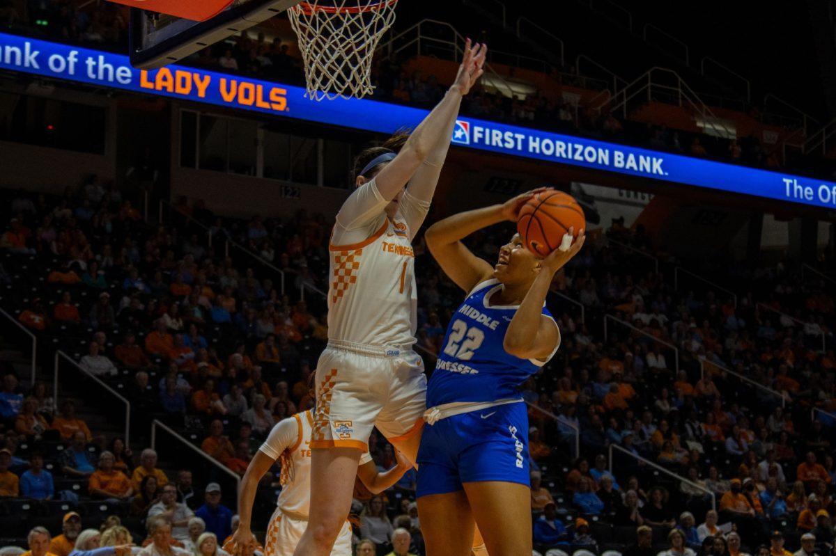 Jada Garannum goes up for a layup against Tennessee, 11-12-2024. 