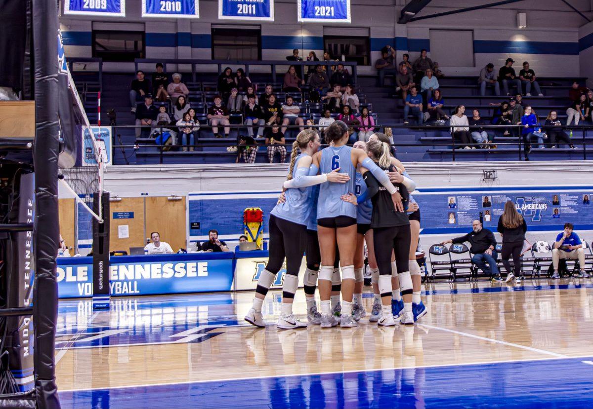 MTSU volleyball huddles up before facing New Mexico State on Nov. 15, 2024.