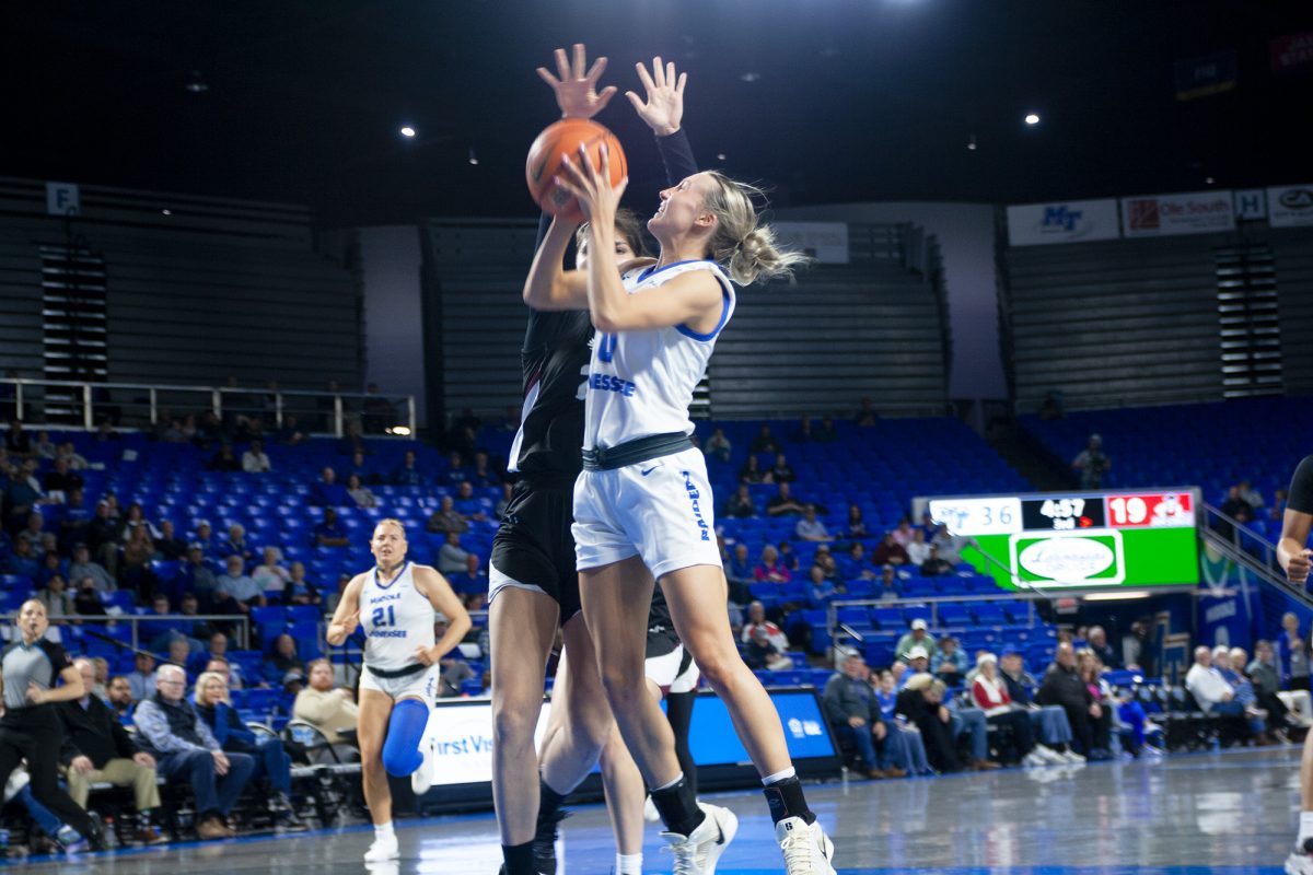 Jalynn Gregory in MTSU women's basketball game against New Mexico State 