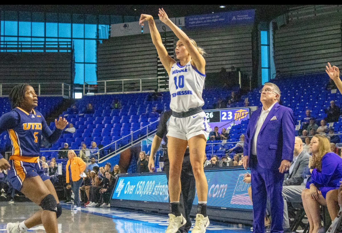 Jalynn Gregory shoots a three, MTSU v UTEP. 