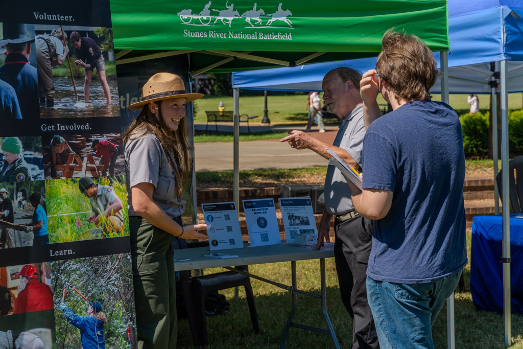 A student speaks with National Park Services at the MTSU V olunteer Fair in
Murfreesboro, Tennessee on Tuesday, Sept. 30, 2025