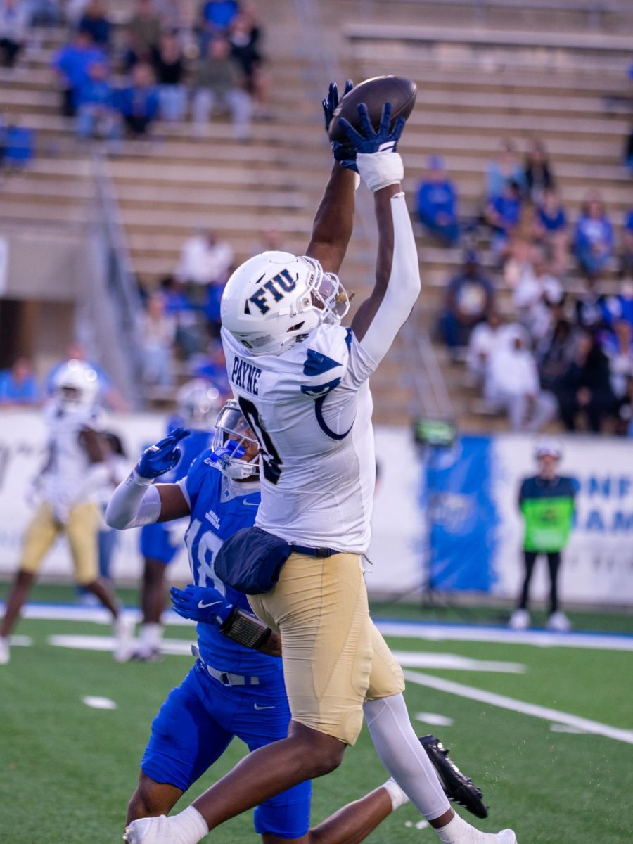FIU tight end Dallas Payne hauls in a touchdown in a game against MTSU at Floyd Stadium on Nov. 8, 2025.