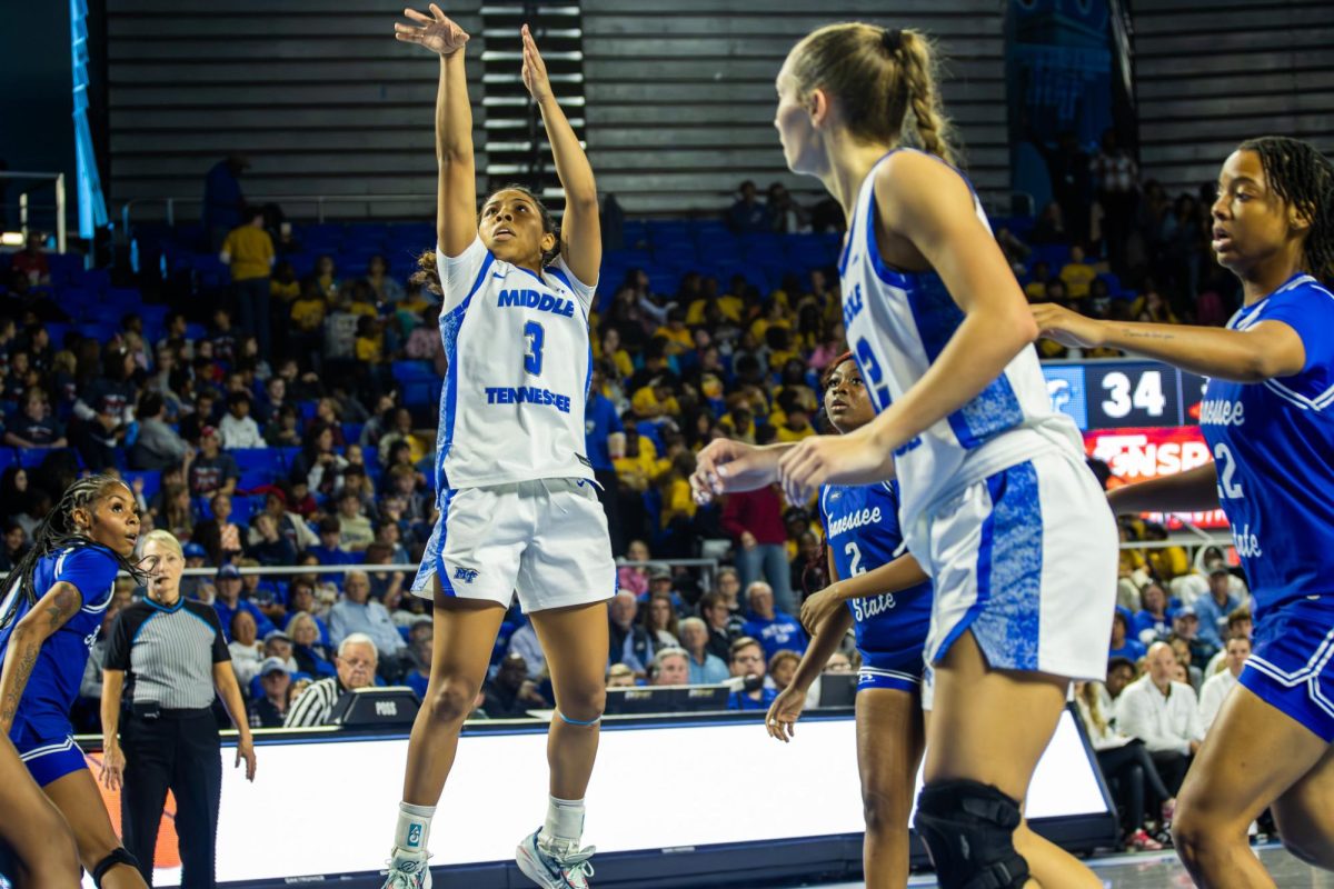 Alayna Contreras (3) pulls up for a mid-range jump shot against Tennessee State on Nov. 3, 2025.