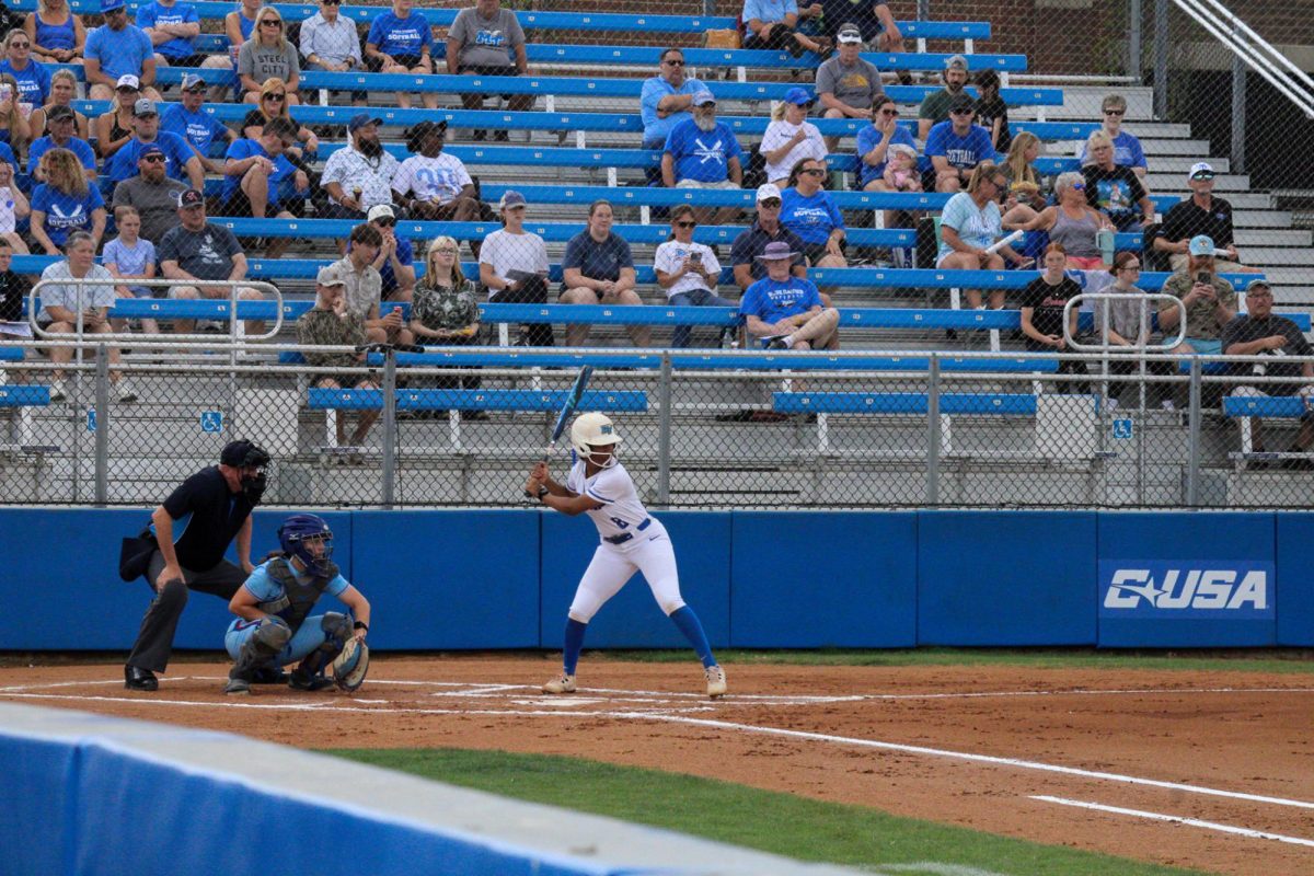  Middle Tennessee’s Adaeze Nwogbo (8) waits for a pitch from Louisiana Tech pitcher Reagan Henderson (23) during a game at Blue Raider Softball Field in Murfreesboro, Tenn., Saturday, April 4, 2026.