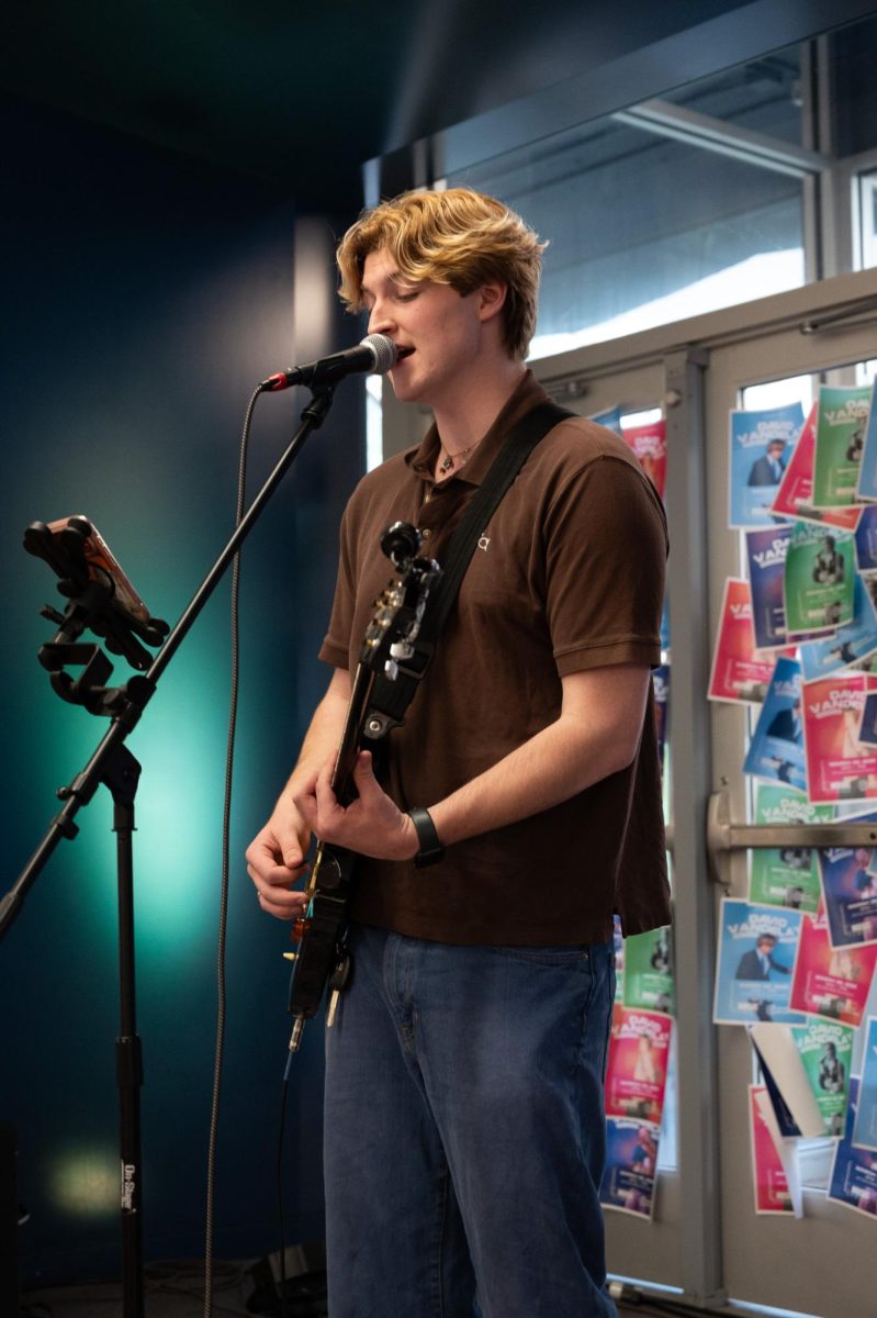 David Vandelay performs for students at McCallies dining hall on Mar. 30, 2026.
