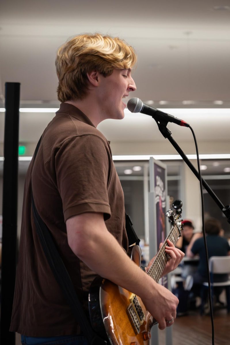 David Vandelay performs for students at McCallies dining hall on Mar. 30, 2026.